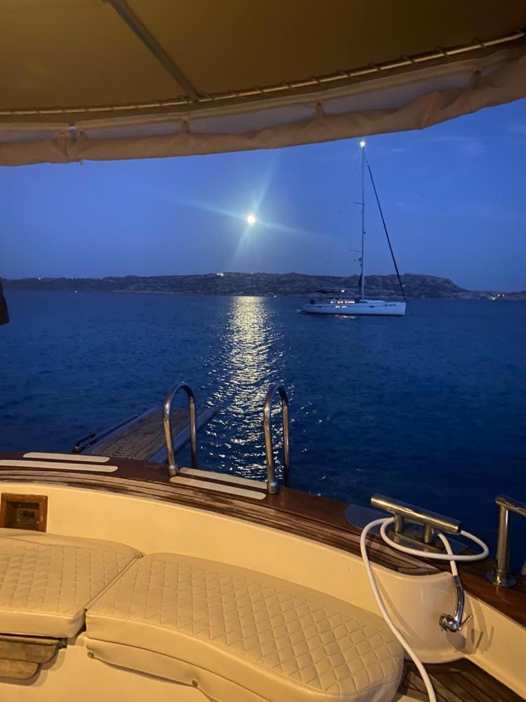 Отель Night On Board Ла-Маддалена Экстерьер фото